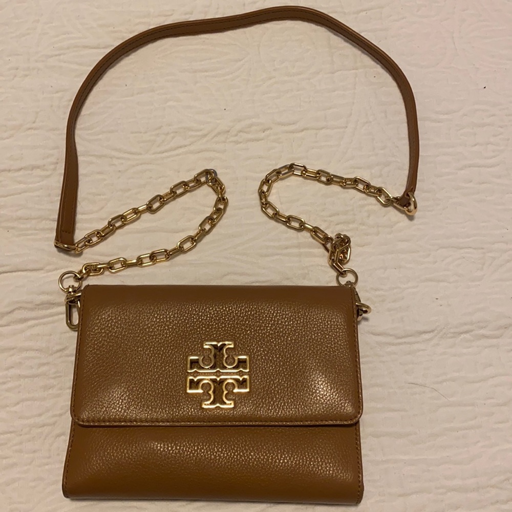 Tory Burch Britten Chain Wallet in Tan